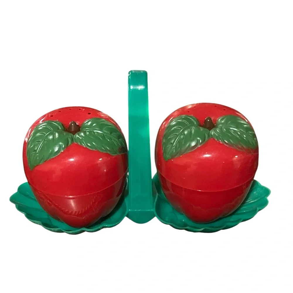 1950’s Apple 🍎 salt and pepper shakers made in the USA - Picture 1 of 11